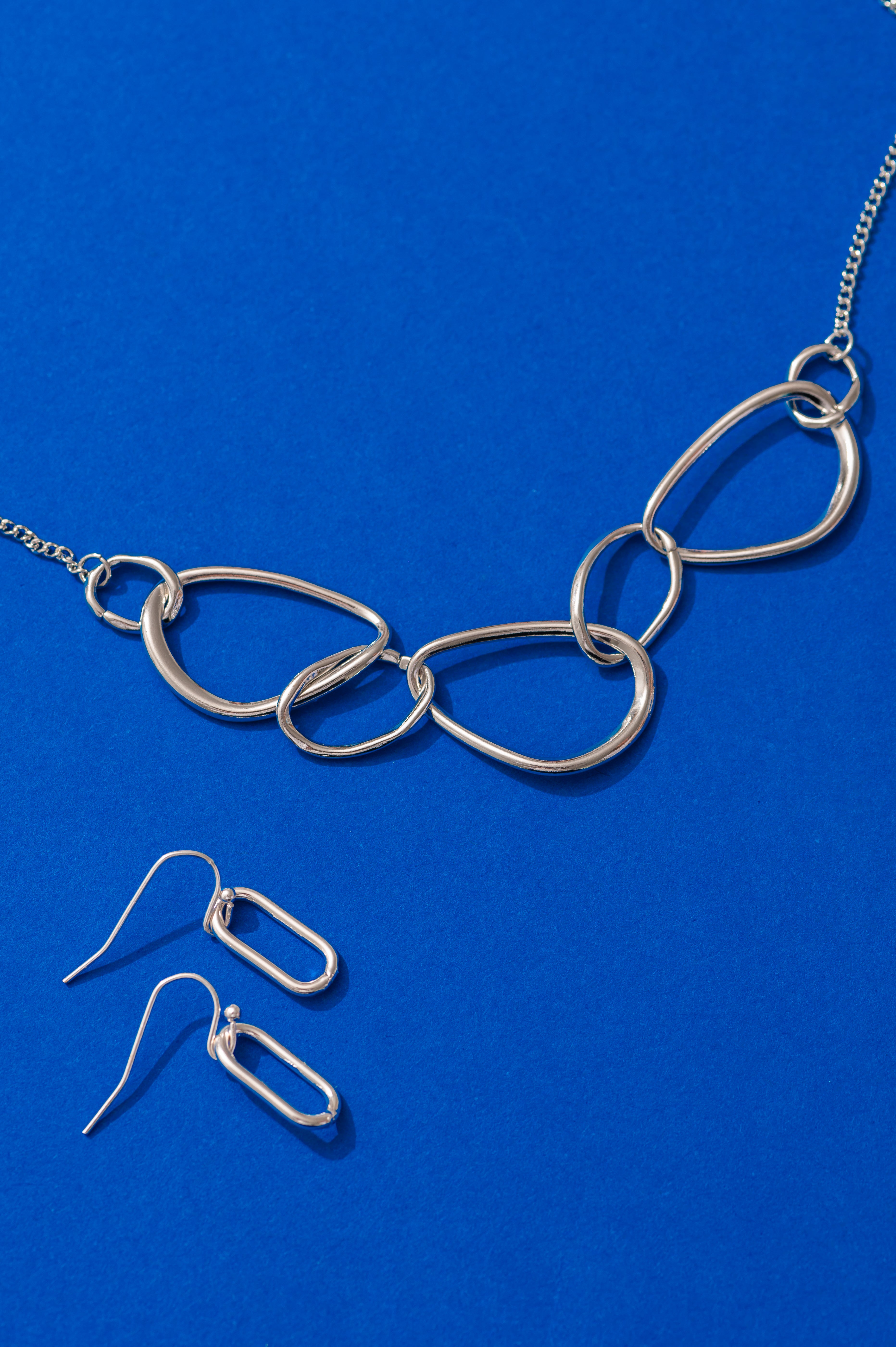 Simple Connections Necklace